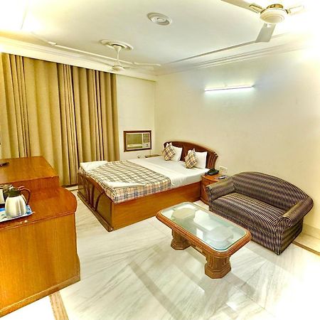 Hotel Pablas International, New Delhi, Near Metro Eksteriør billede