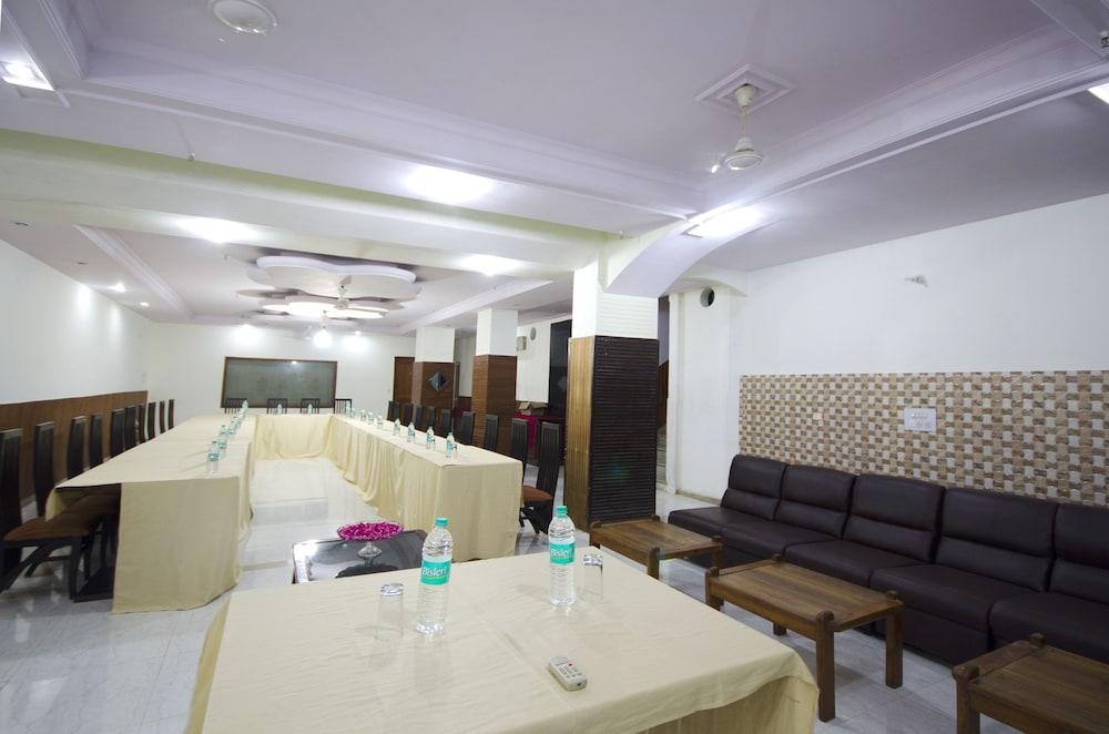 Hotel Pablas International, New Delhi, Near Metro Eksteriør billede