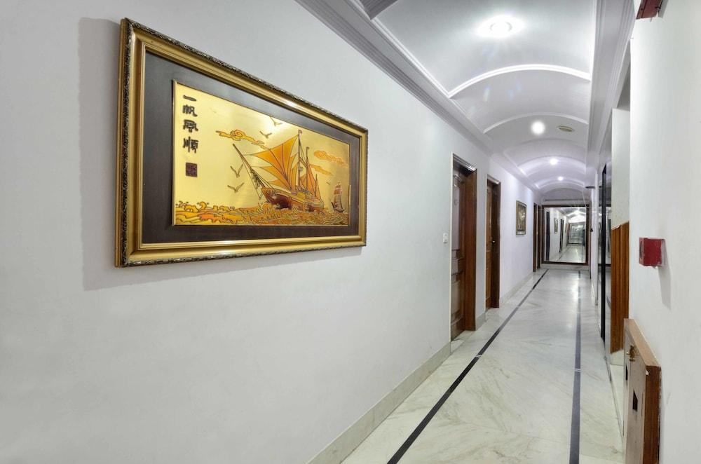 Hotel Pablas International, New Delhi, Near Metro Eksteriør billede