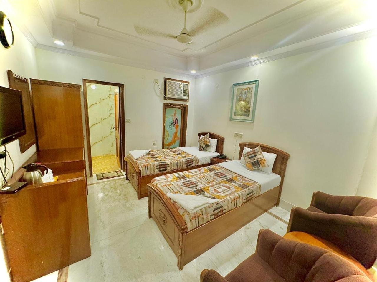 Hotel Pablas International, New Delhi, Near Metro Eksteriør billede