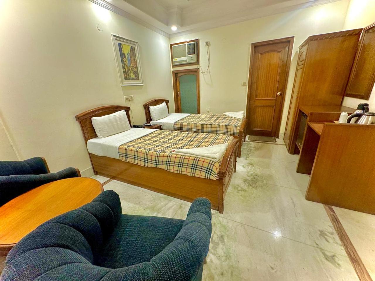 Hotel Pablas International, New Delhi, Near Metro Eksteriør billede