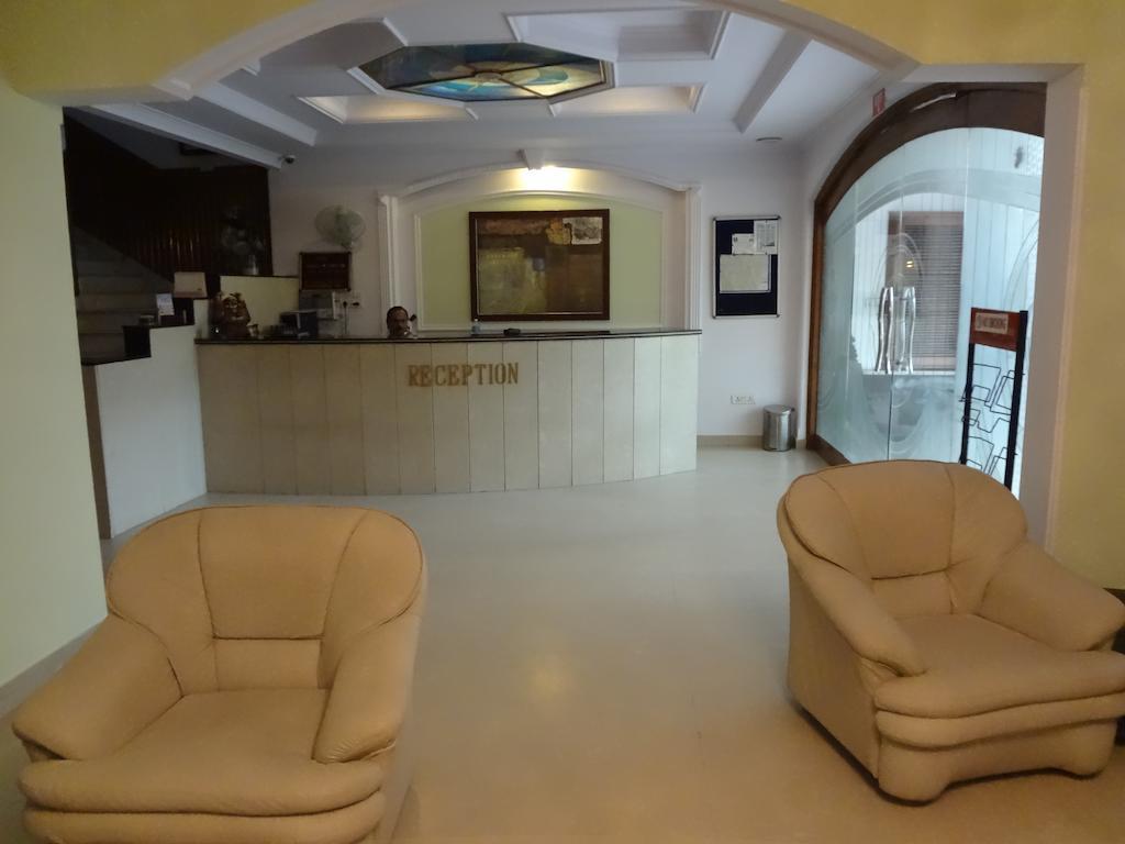 Hotel Pablas International, New Delhi, Near Metro Eksteriør billede