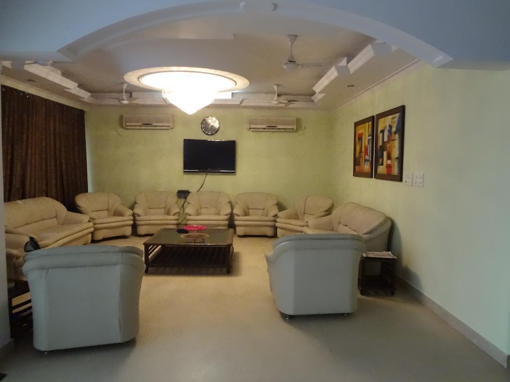 Hotel Pablas International, New Delhi, Near Metro Eksteriør billede