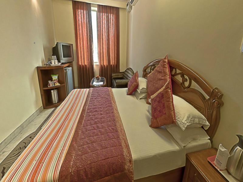 Hotel Pablas International, New Delhi, Near Metro Eksteriør billede