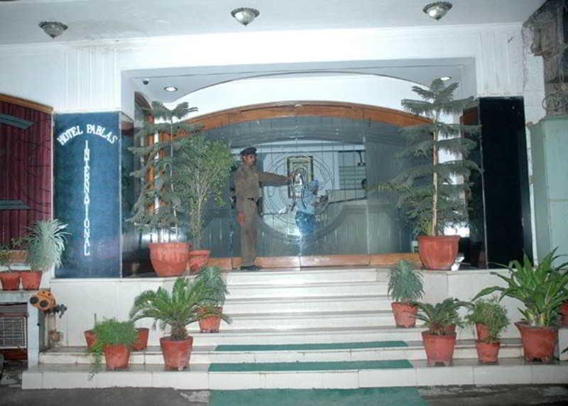 Hotel Pablas International, New Delhi, Near Metro Eksteriør billede