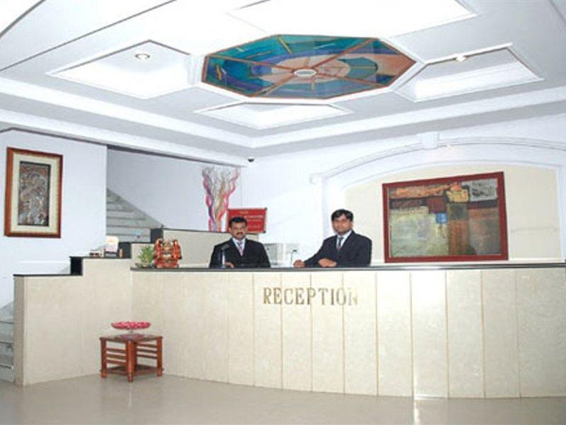 Hotel Pablas International, New Delhi, Near Metro Eksteriør billede