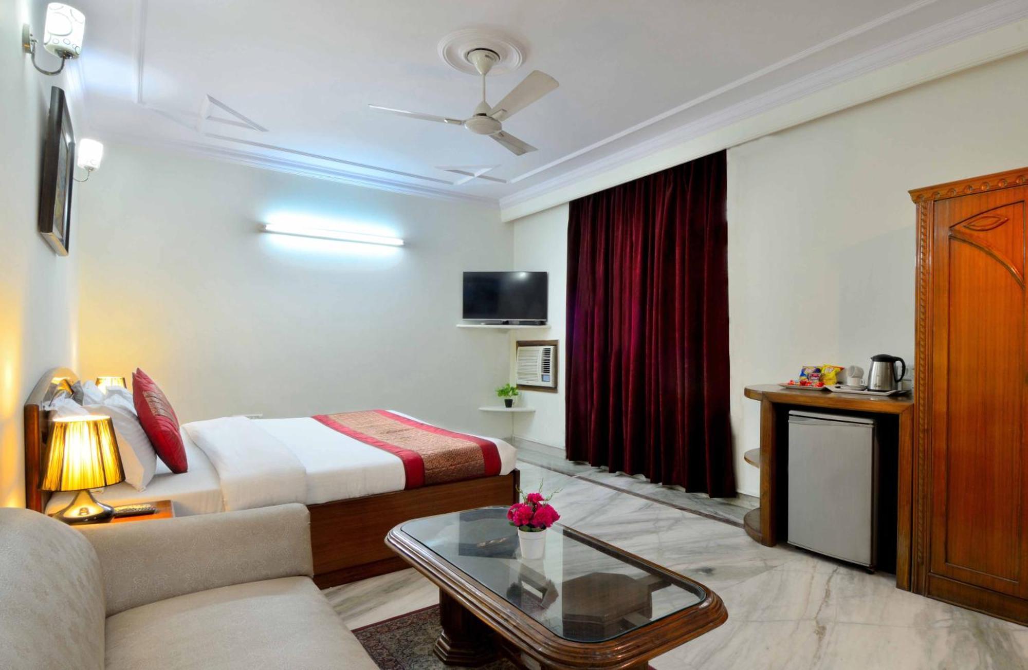 Hotel Pablas International, New Delhi, Near Metro Eksteriør billede