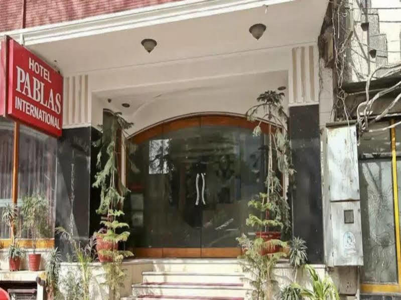 Hotel Pablas International, New Delhi, Near Metro Eksteriør billede