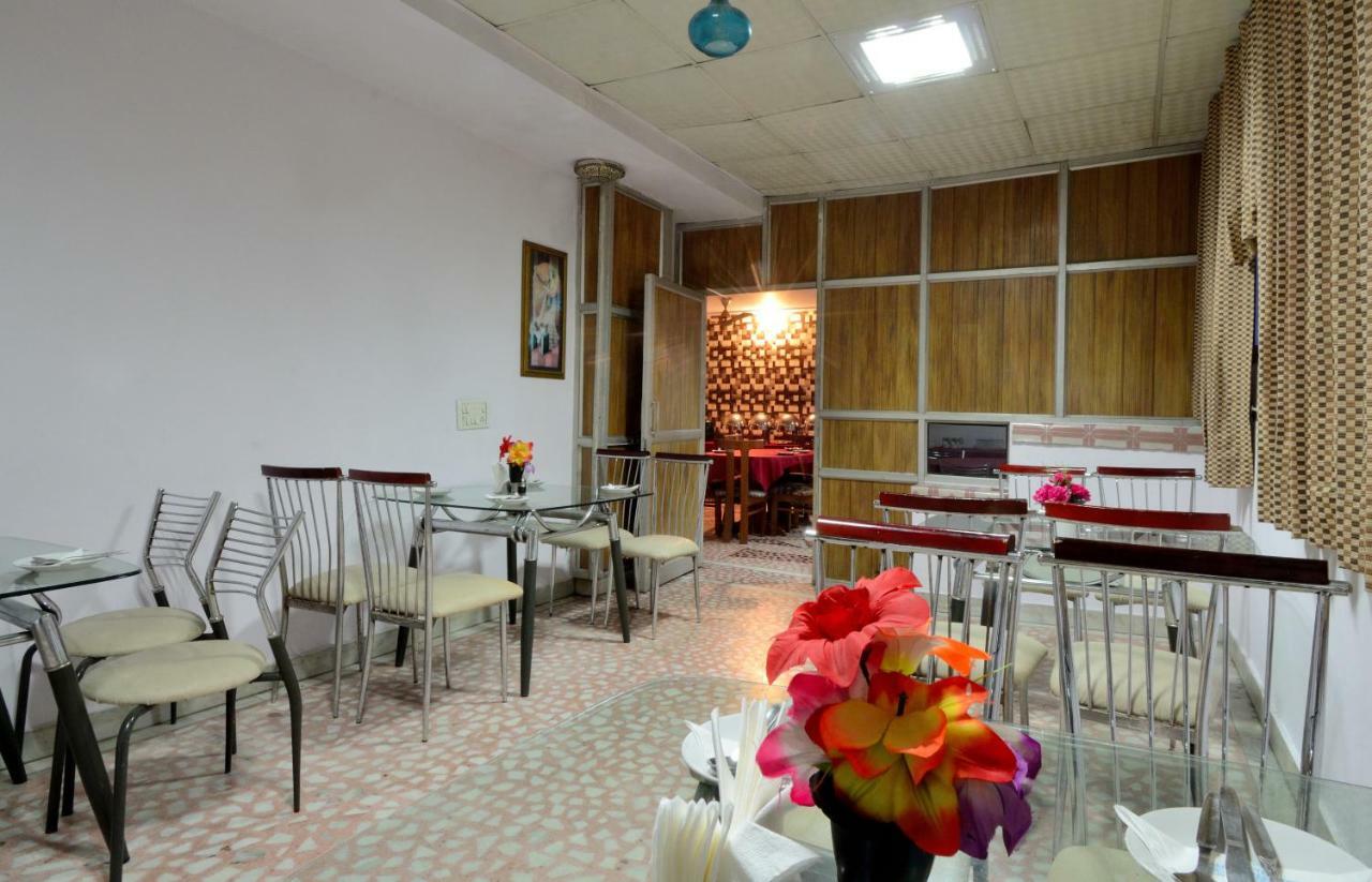 Hotel Pablas International, New Delhi, Near Metro Eksteriør billede