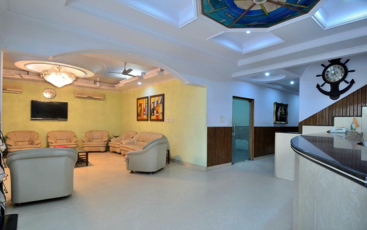 Hotel Pablas International, New Delhi, Near Metro Eksteriør billede