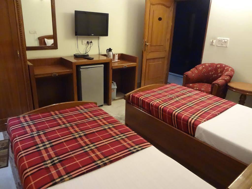 Hotel Pablas International, New Delhi, Near Metro Eksteriør billede