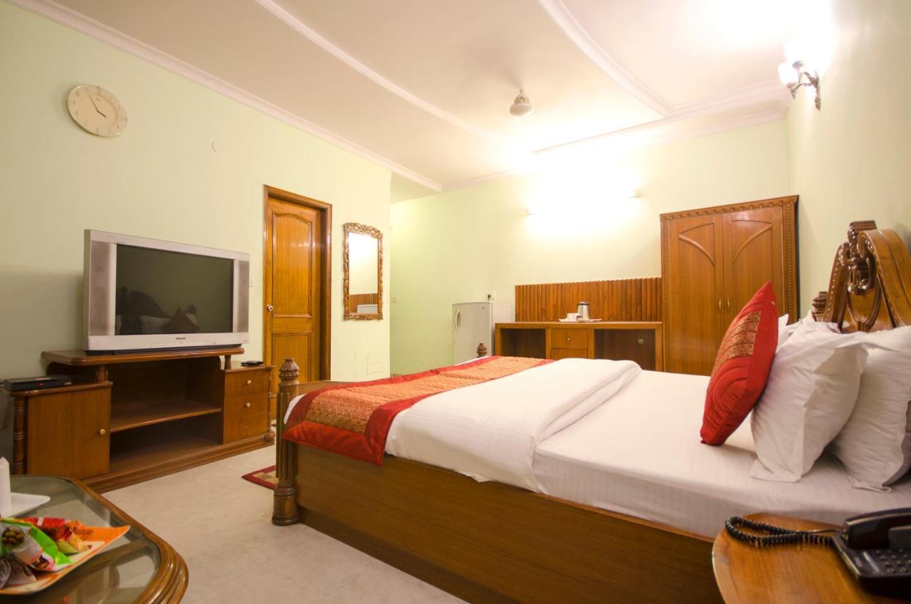 Hotel Pablas International, New Delhi, Near Metro Eksteriør billede